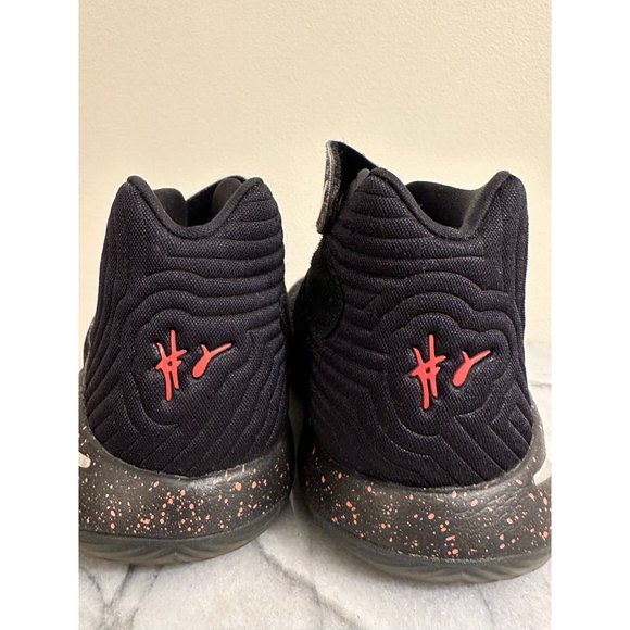 Nike‎ Kyrie Basketball 🏀 Black Speckle Sneakers size 5.5Y (laces not included) - Picture 2 of 14
